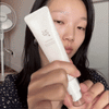 Applicering av AgeRepair 7 – klappa försiktigt in en liten mängd runt ögonkonturen.