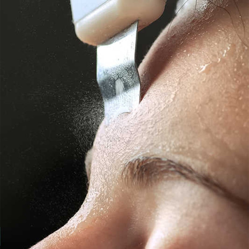 Serumläge förbättrar upptaget av hudvårdsprodukter efter peeling.