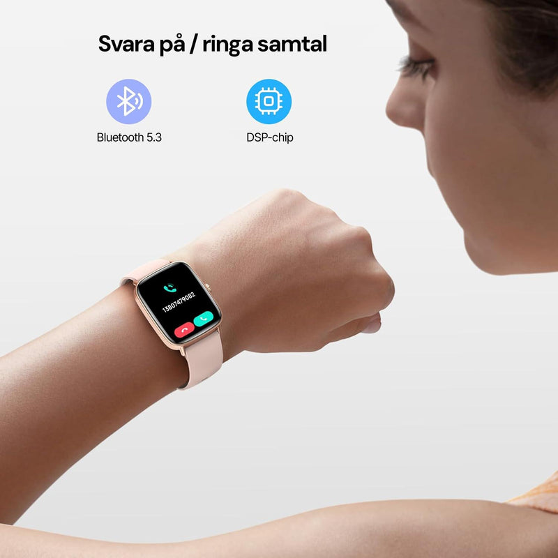 Person tittar på klockan under ett inkommande samtal, ikoner för Bluetooth 5.3 och DSP-chip visas.