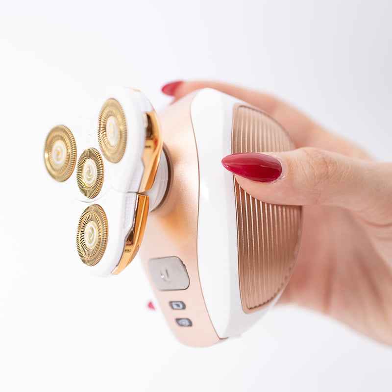 Vit plastdel av Silky Planet rakapparat med tryckt modellinformation, 4D, laddningstid 5 timmar.